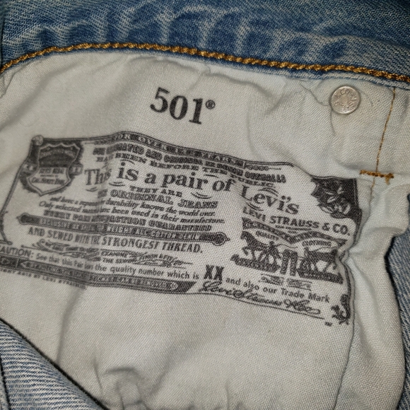 Levi Shorts - Picture 4 of 5